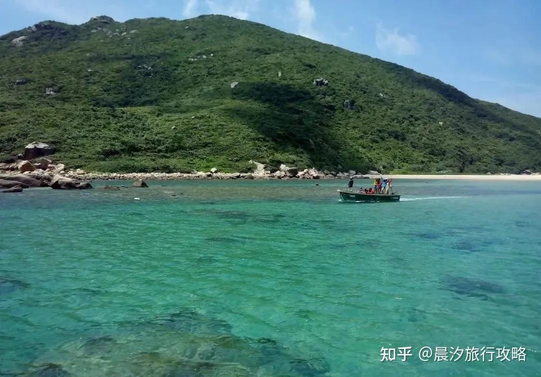出海小船与海岛